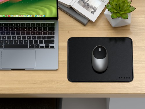 SATECHI_ECOLEATHER_MOUSEPAD_Black_ENV1.jpg