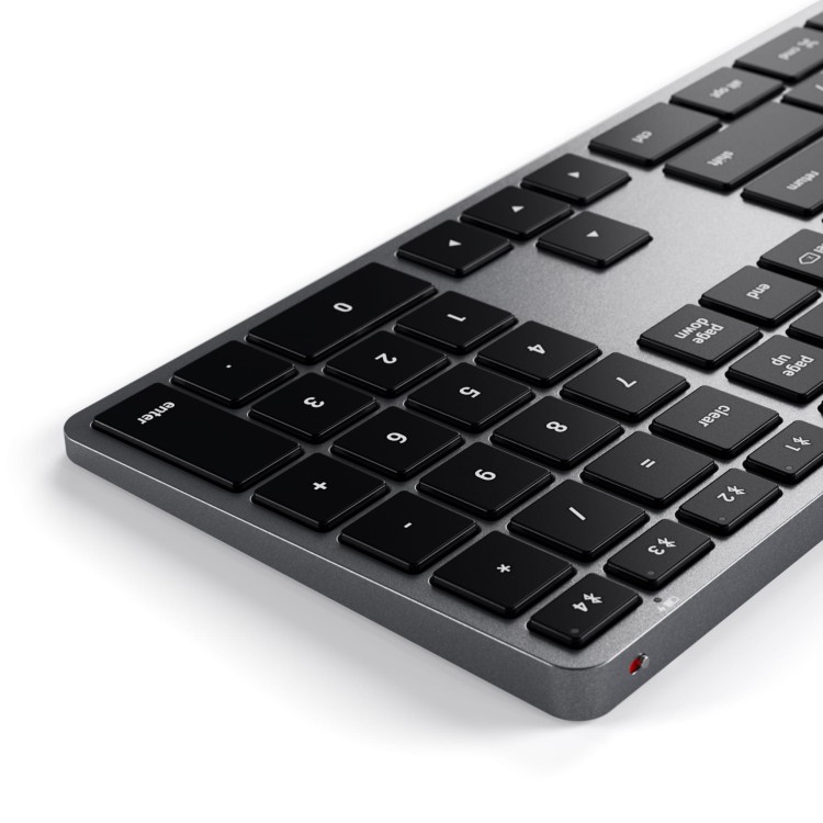 SATECHI_Keyboard_Bluetooth_3Zone_5.jpg