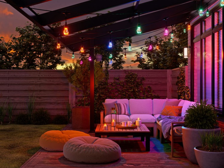 OutdoorLightStrips_RGB_CozyPatio_4000x3000px.jpg