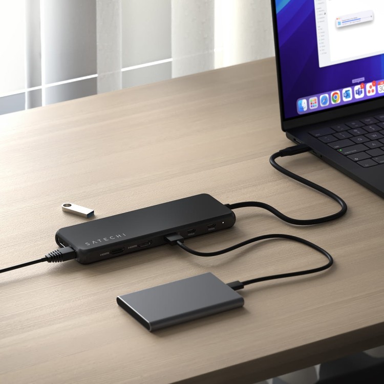 SATECHI_13-in-1 USB-C Triple Display Multiport Adapter_Lifestyle Images - Power   Data Transfer.jpg