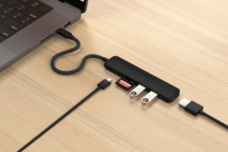 SATECHI_6-in-1 USB-C Slim Multiport Adapter_BLACK_LIFESTYLE.jpg
