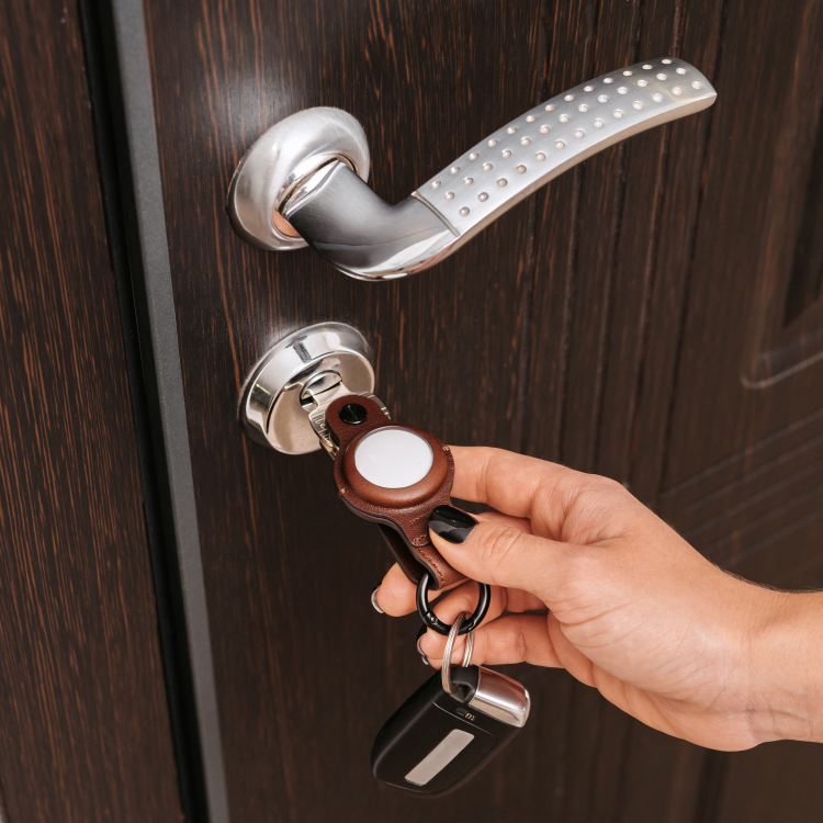06-KeySmart-KeySmartAirLeather-KS040-BRN-LEA.png