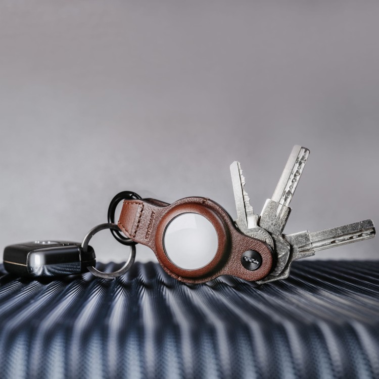 KeySmart-Air-Leather_KS040-BRN-LEA_Lifestyle_1630.jpg