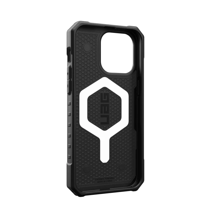 UAG_HS_APPLE_IPHONE-2023-SUPERMAN_PATHFINDER_BLACK_NDV_04.png