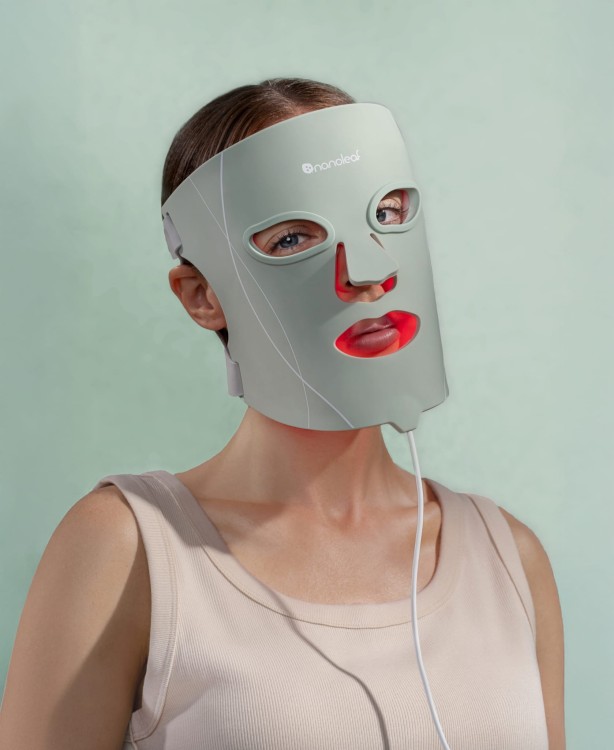 Face Mask with Model_1.jpg