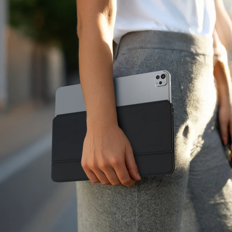 OntheGo Keyboard Lifestyle Black 3000x3000 5_1.jpg