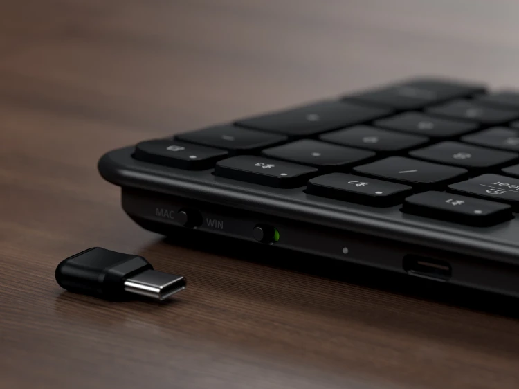 SATECHI_Keyboard_BANANA_black_PKG7.jpg